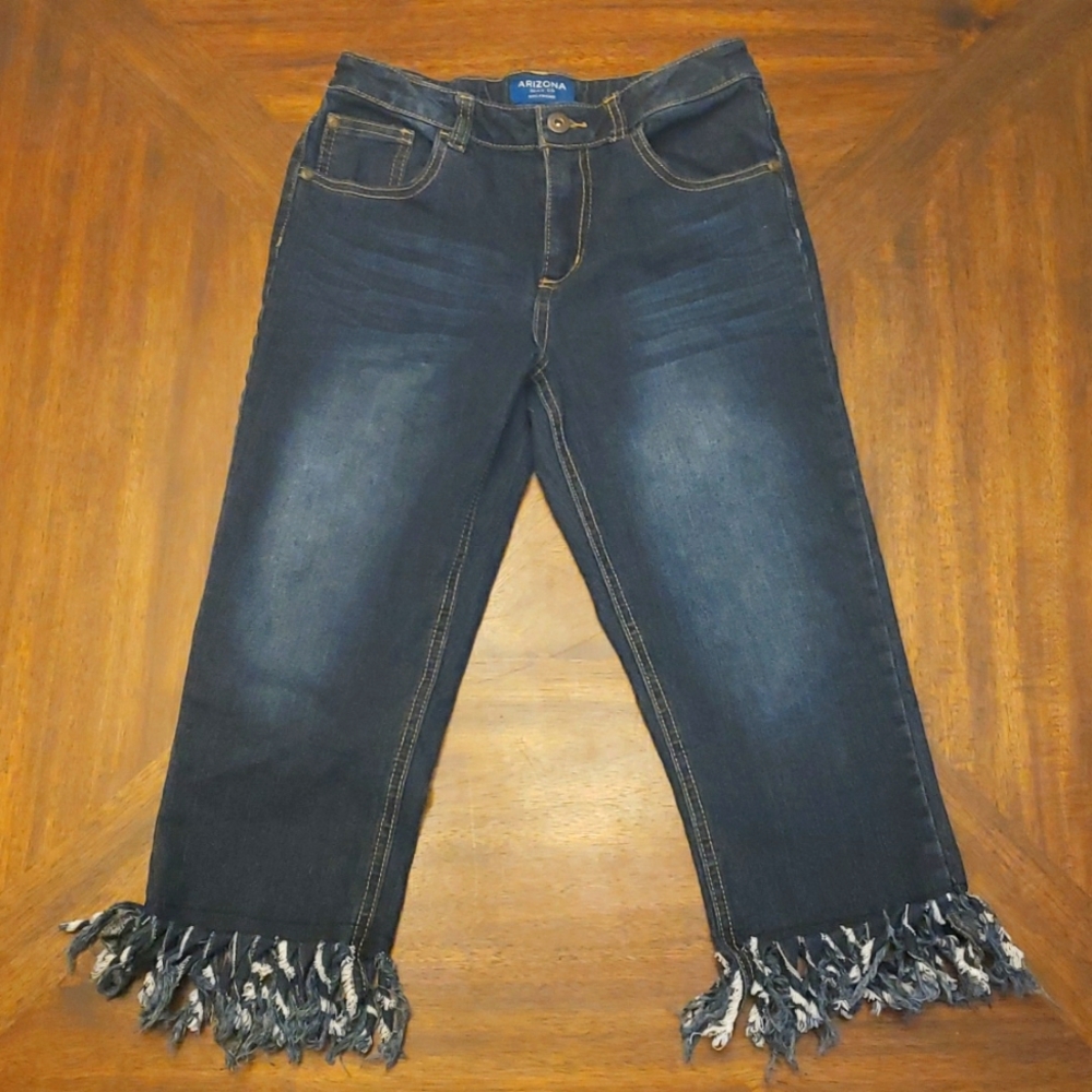 Arizona Jeans Junior Capri w/fringe bottom, Size 14 regular